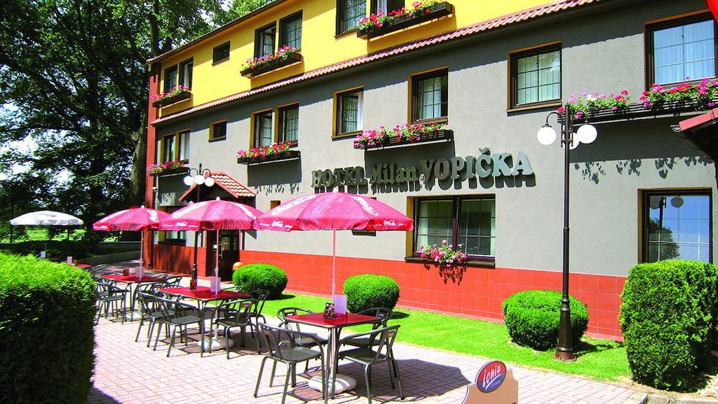 Hotel Milan Vopicka Hluboka nad Vltavou Exterior photo